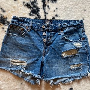 Abercrombie low rise boyfriend shorts 4/27